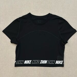 Nike Dri-FIT Women's Pro Sport District Crop Top